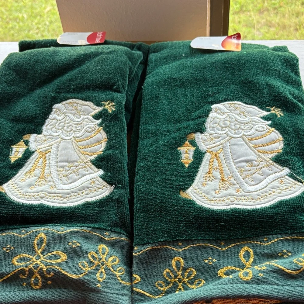 Target Green and Gold Holiday Bath Towels